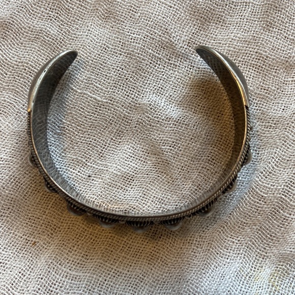 SIAM STERLING SILVER DOME AND WIRE CUFF BRACELET - Picture 4 of 7